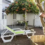 Family House Garden *