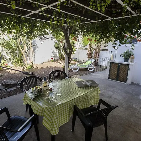 Nyaraló Family House Garden *