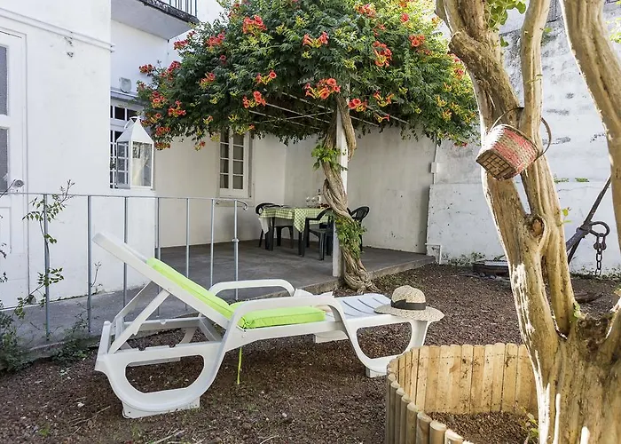 Family House Garden *